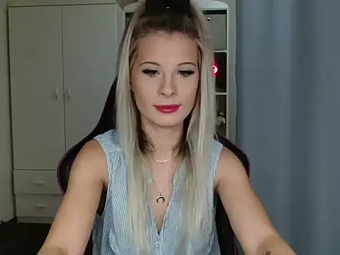 KristineGlow online show from 10/17/25, 06:27