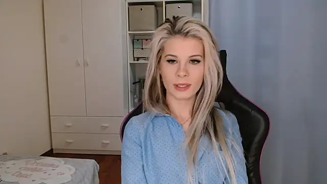 KristineGlow online show from 05/01/26, 06:29
