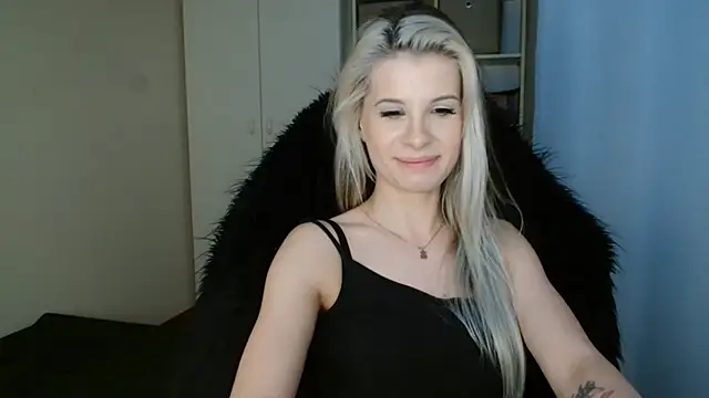 KristineGlow online show from 06/19/26, 06:23