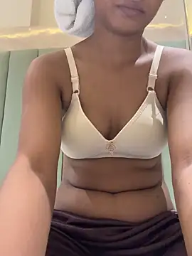 Snapshot of HeerStd chatting on 10/27/25, 07:12 HeerStd online show from 10/27/25, 07:12