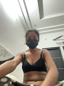 Snapshot of HeerStd chatting on 11/18/25, 05:34 HeerStd online show from 11/18/25, 05:34