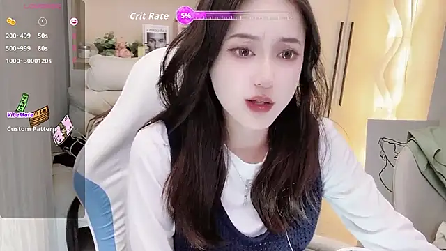 Snapshot of Naiyi-babe chatting on 10/13/25, 04:18 Naiyi-babe online show from 10/13/25, 04:18