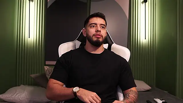 Snapshot of Nick_Vans chatting on 10/11/25, 12:36 Nick Vans online show from 10/11/25, 12:36