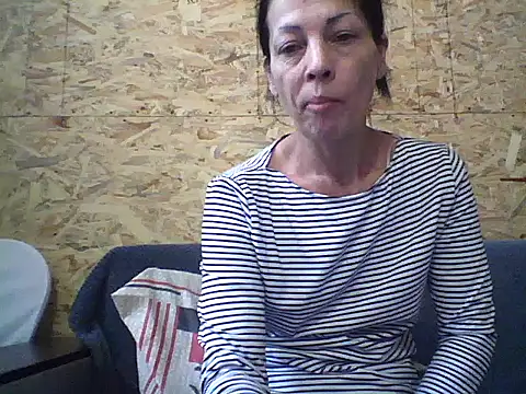 Snapshot of Milana38 chatting on 11/12/25, 01:44 Milana38 online show from 11/12/25, 01:44