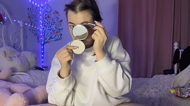 HoneyMist online show from 10/26/25, 03:07