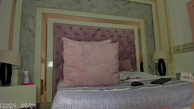 Ariel Versace online show from 01/08/26, 01:24