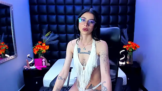 Snapshot of Dulce_Miaa_ chatting on 06/17/26, 06:09 Dulce Miaa online show from 06/17/26, 06:09