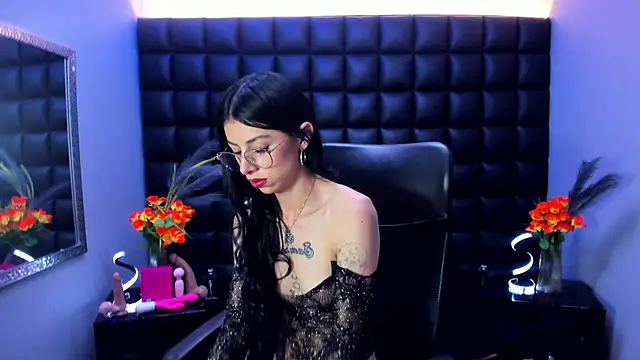 Snapshot of Dulce_Miaa_ chatting on 06/19/26, 06:34 Dulce Miaa online show from 06/19/26, 06:34