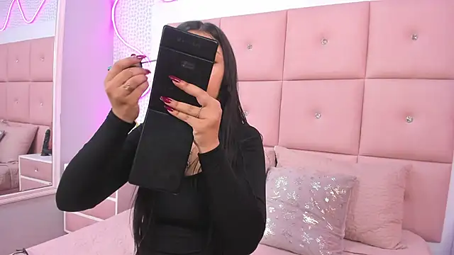 DaisySnugs1 online show from 11/24/25, 12:27