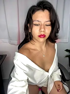 Snapshot of Valen_Sky chatting on 11/24/25, 04:45 Valen Sky online show from 11/24/25, 04:45