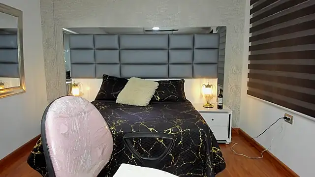 Snapshot of Lucia_jane chatting on 11/24/25, 07:46 Lucia jane online show from 11/24/25, 07:46