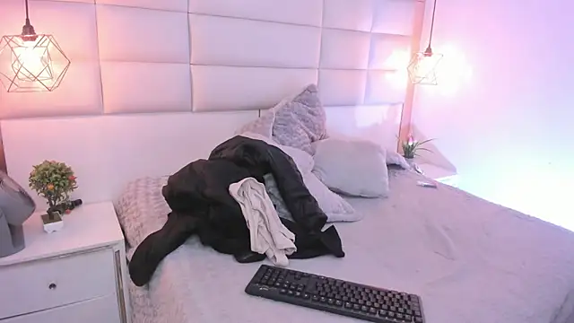 Snapshot of Lucia_jane chatting on 02/03/26, 02:53 Lucia jane online show from 02/03/26, 02:53