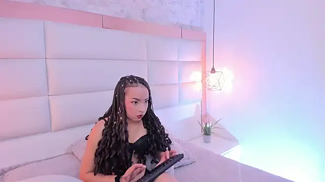 Snapshot of Lucia_jane chatting on 02/07/26, 09:18 Lucia jane online show from 02/07/26, 09:18