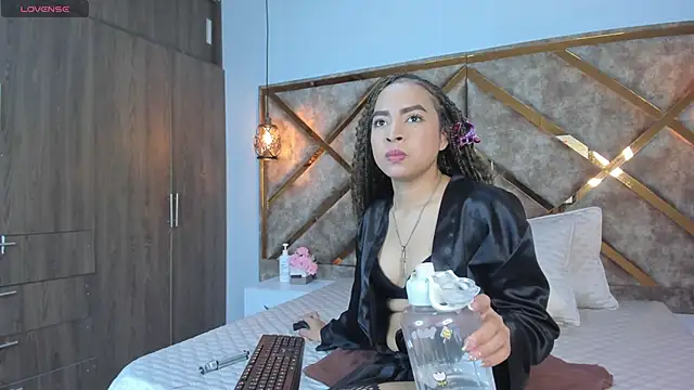 Lucia jane online show from 05/27/26, 01:57