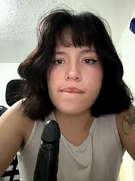 Snapshot of aliciia_23 chatting on 09/28/25, 05:35 aliciia 23 online show from 09/28/25, 05:35