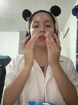 Snapshot of aliciia_23 chatting on 10/01/25, 04:18 aliciia 23 online show from 10/01/25, 04:18