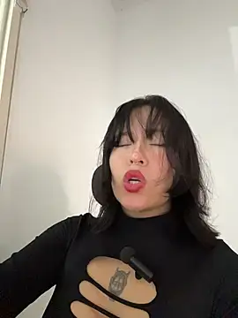 aliciia 23 online show from 11/08/25, 09:24