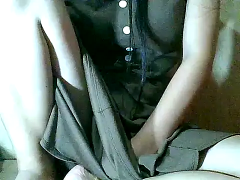 Snapshot of pinay-momm1682 chatting on 12/18/25, 09:48 pinay-momm1682 online show from 12/18/25, 09:48