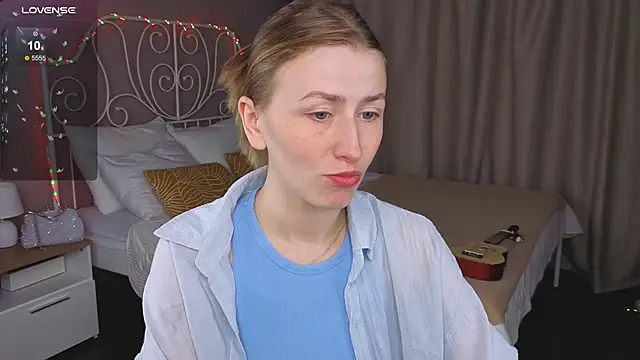 Snapshot of VesperaCeleste chatting on 10/04/25, 05:38 VesperaCeleste online show from 10/04/25, 05:38