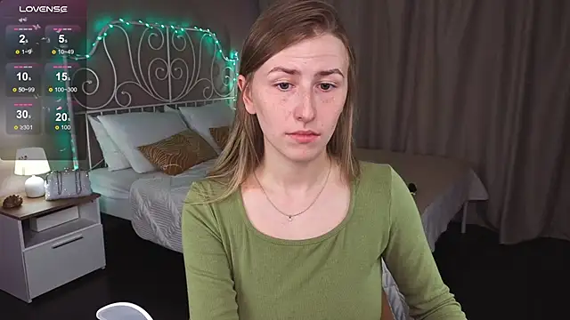 Snapshot of VesperaCeleste chatting on 10/13/25, 05:40 VesperaCeleste online show from 10/13/25, 05:40