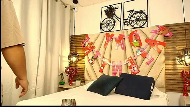 elizawiliamst online show from 09/17/25, 11:34