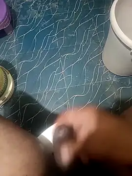 Snapshot of bobby3374 chatting on 10/28/25, 01:03 bobby3374 online show from 10/28/25, 01:03