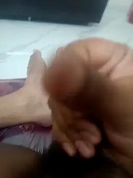 Snapshot of bobby3374 chatting on 11/23/25, 12:43 bobby3374 online show from 11/23/25, 12:43