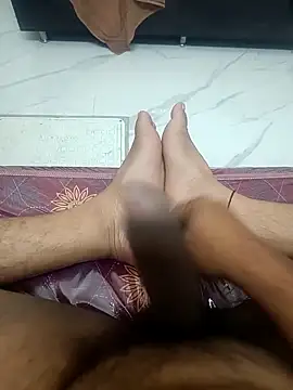 Snapshot of bobby3374 chatting on 12/13/25, 11:43 bobby3374 online show from 12/13/25, 11:43