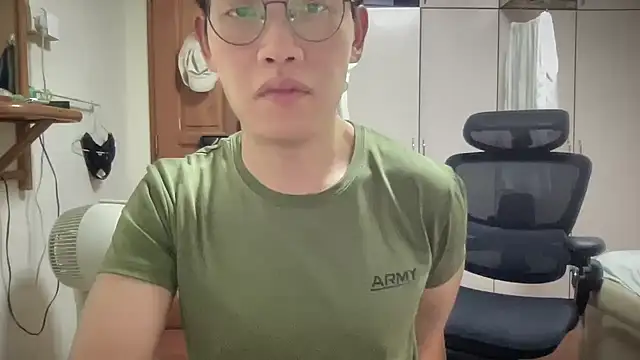 Snapshot of Passionatetwink2 chatting on 10/10/25, 05:12 Passionatetwink2 online show from 10/10/25, 05:12