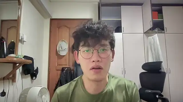 Snapshot of Passionatetwink2 chatting on 10/13/25, 08:47 Passionatetwink2 online show from 10/13/25, 08:47