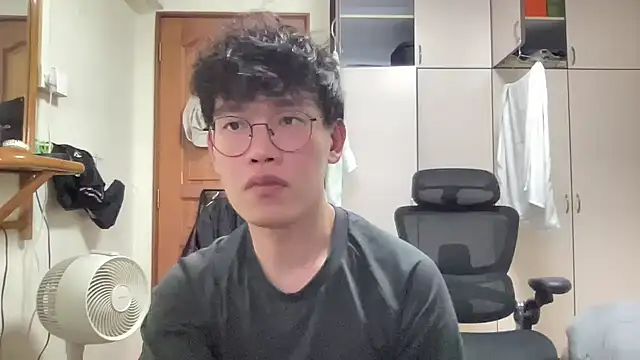 Snapshot of Passionatetwink2 chatting on 10/16/25, 08:37 Passionatetwink2 online show from 10/16/25, 08:37