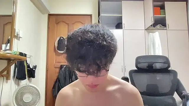 Snapshot of Passionatetwink2 chatting on 11/13/25, 10:36 Passionatetwink2 online show from 11/13/25, 10:36