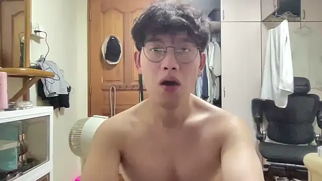 Snapshot of Passionatetwink2 chatting on 11/29/25, 11:13 Passionatetwink2 online show from 11/29/25, 11:13