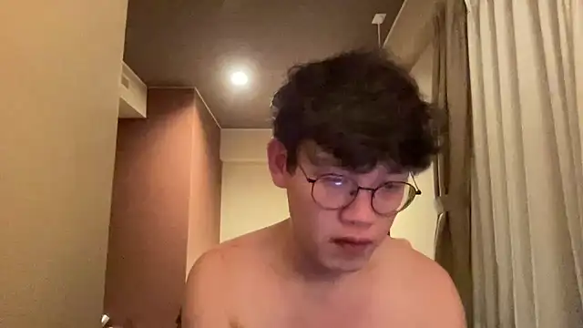 Snapshot of Passionatetwink2 chatting on 12/20/25, 01:51 Passionatetwink2 online show from 12/20/25, 01:51