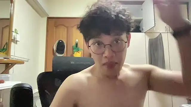 Snapshot of Passionatetwink2 chatting on 01/17/26, 04:11 Passionatetwink2 online show from 01/17/26, 04:11