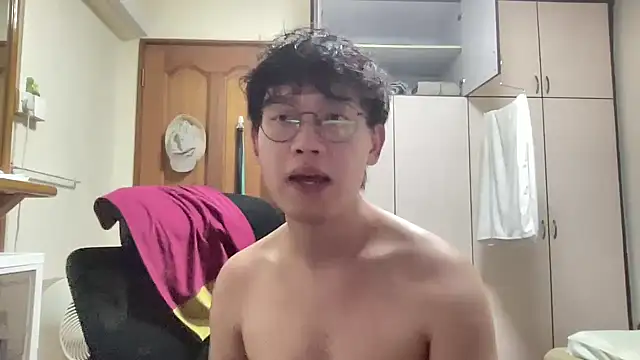 Snapshot of Passionatetwink2 chatting on 02/13/26, 04:03 Passionatetwink2 online show from 02/13/26, 04:03