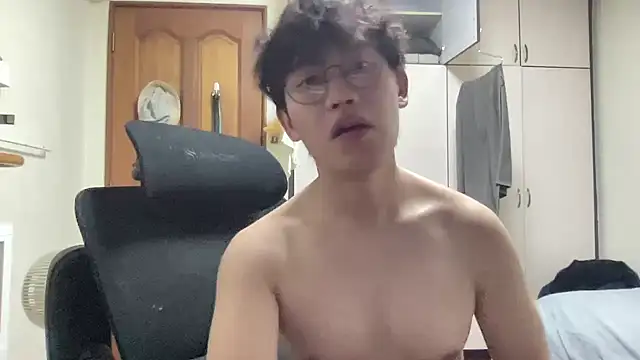 Snapshot of Passionatetwink2 chatting on 02/24/26, 11:30 Passionatetwink2 online show from 02/24/26, 11:30