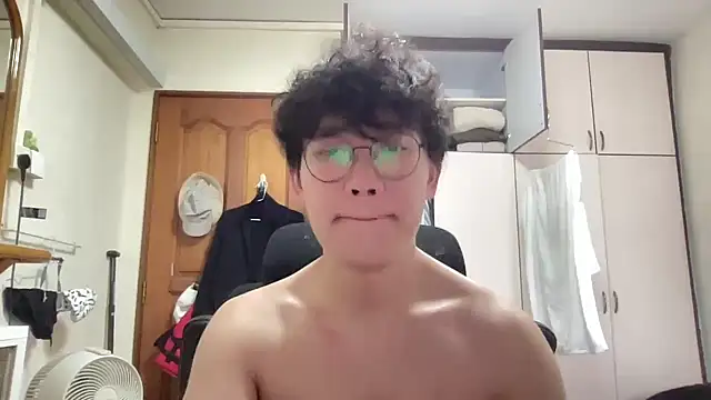 Snapshot of Passionatetwink2 chatting on 03/05/26, 07:59 Passionatetwink2 online show from 03/05/26, 07:59