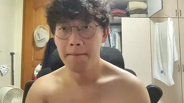 Snapshot of Passionatetwink2 chatting on 03/06/26, 10:34 Passionatetwink2 online show from 03/06/26, 10:34