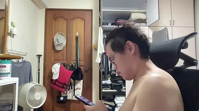 Snapshot of Passionatetwink2 chatting on 03/11/26, 12:11 Passionatetwink2 online show from 03/11/26, 12:11