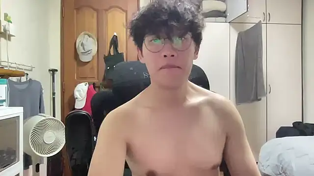 Snapshot of Passionatetwink2 chatting on 03/13/26, 12:34 Passionatetwink2 online show from 03/13/26, 12:34