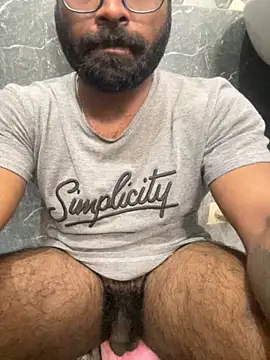 Snapshot of DJLOVE280825 chatting on 11/01/25, 04:03 DJLOVE280825 online show from 11/01/25, 04:03