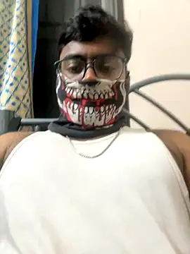 Snapshot of DJLOVE280825 chatting on 12/18/25, 11:22 DJLOVE280825 online show from 12/18/25, 11:22