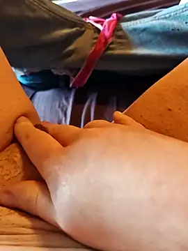 Snapshot of Horny_mummy chatting on 12/22/25, 12:24 Horny mummy online show from 12/22/25, 12:24