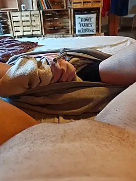 Snapshot of Horny_mummy chatting on 02/18/26, 02:46 Horny mummy online show from 02/18/26, 02:46