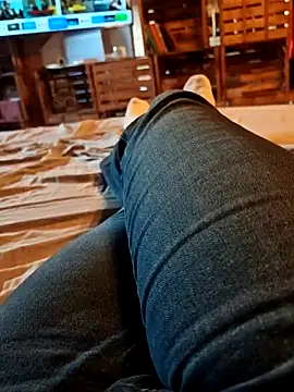 Snapshot of Horny_mummy chatting on 03/15/26, 04:57 Horny mummy online show from 03/15/26, 04:57