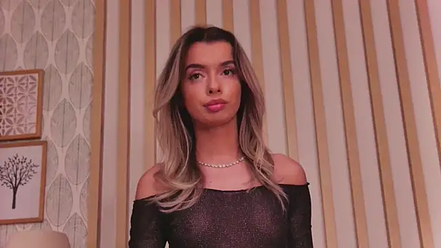 Snapshot of LollyShine chatting on 11/15/25, 07:21 LollyShine online show from 11/15/25, 07:21