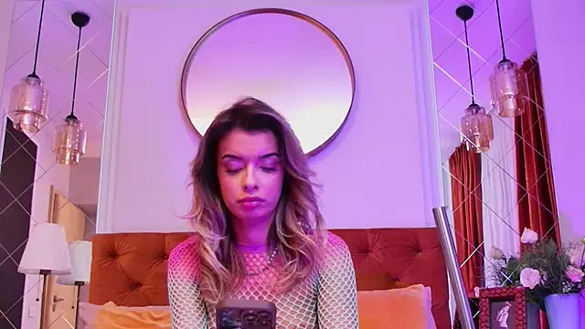 Snapshot of LollyShine chatting on 11/28/25, 08:00 LollyShine online show from 11/28/25, 08:00