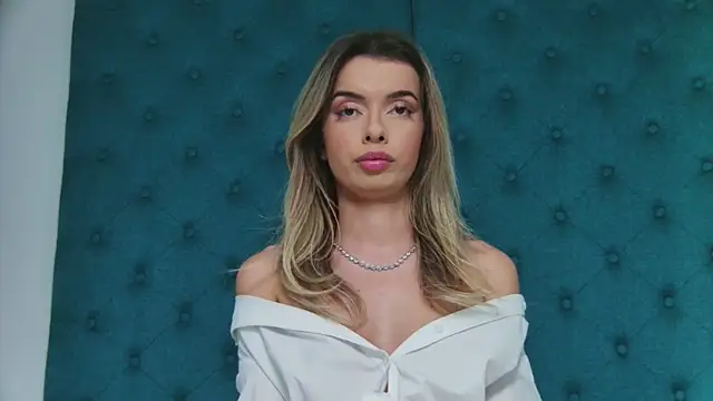 Snapshot of LollyShine chatting on 12/01/25, 07:19 LollyShine online show from 12/01/25, 07:19