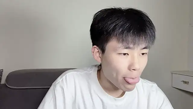 xiaoyang5200 online show from 10/31/25, 02:29